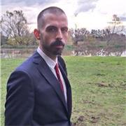 Licenciado en Geografía, experiencia en enseñanza, relaciones internacionales y migraciones humanas